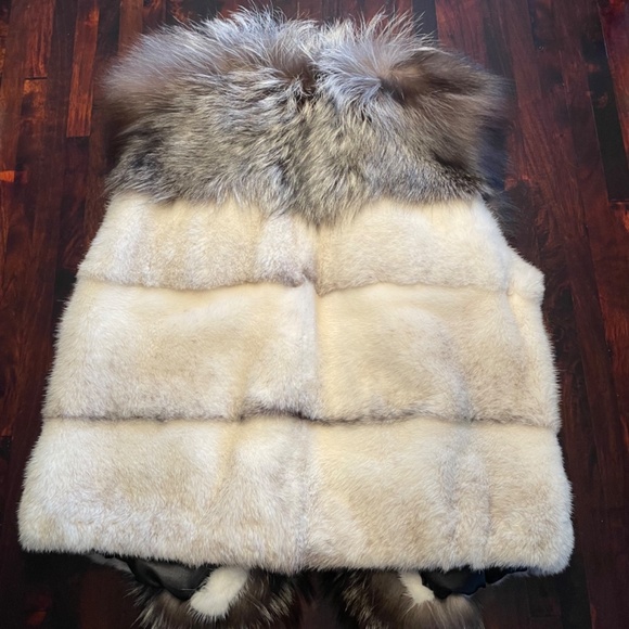 Unique fur vest - Picture 3 of 5